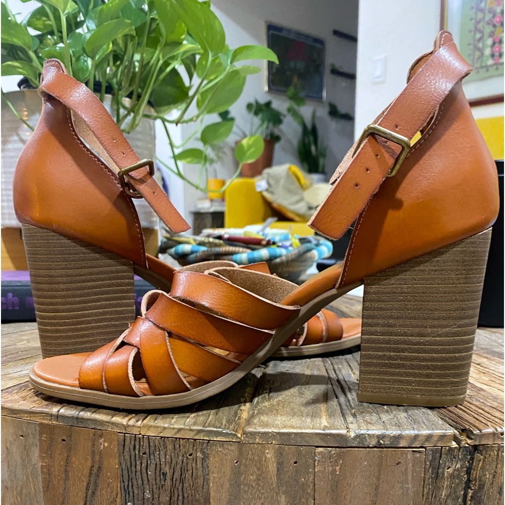Universal Thread Thick Heels